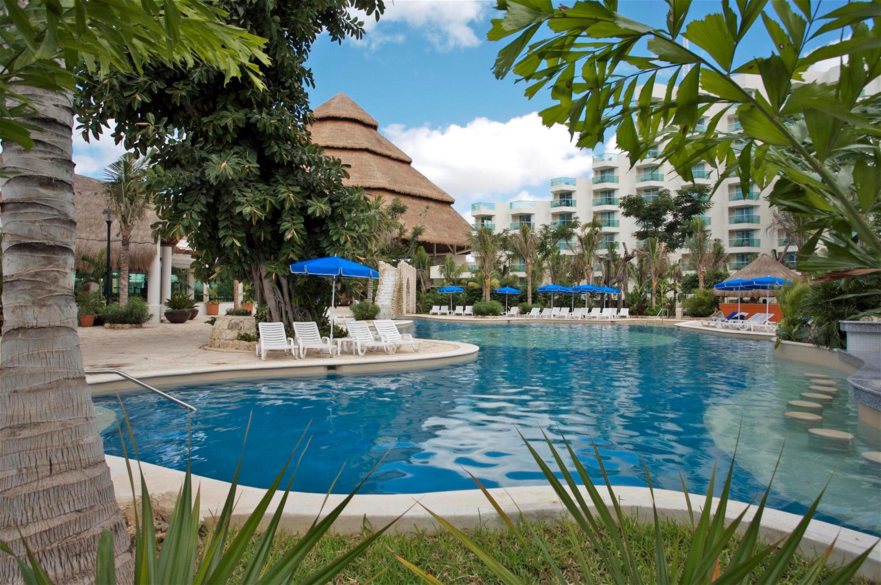 Khu nghỉ mát Grand Park Royal