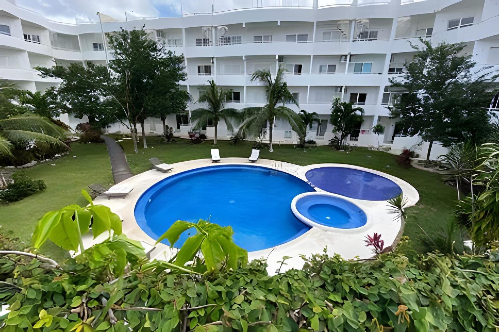 Minimalist With Pool And Free Scooter Apartment