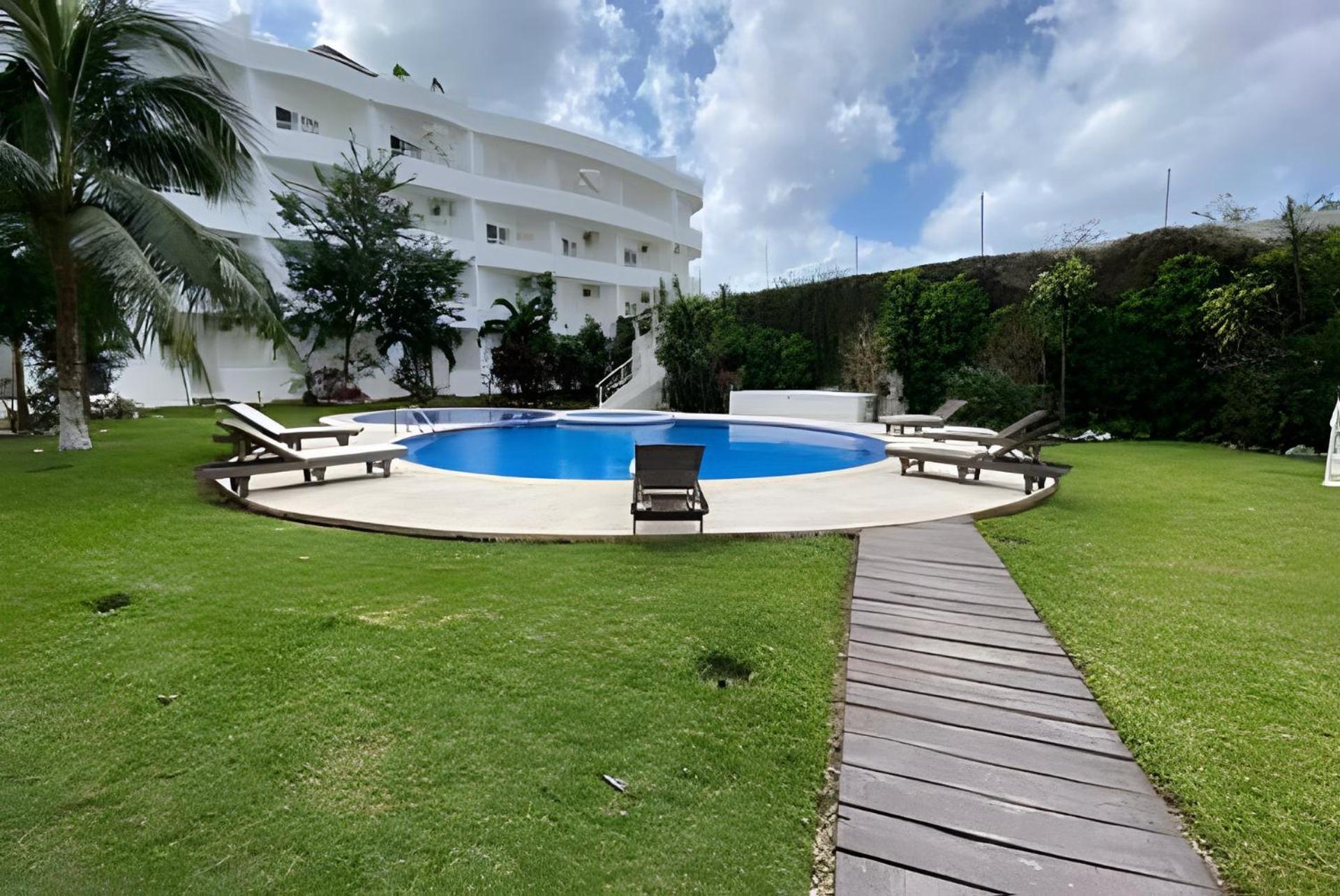 Minimalist With Pool And Free Scooter *