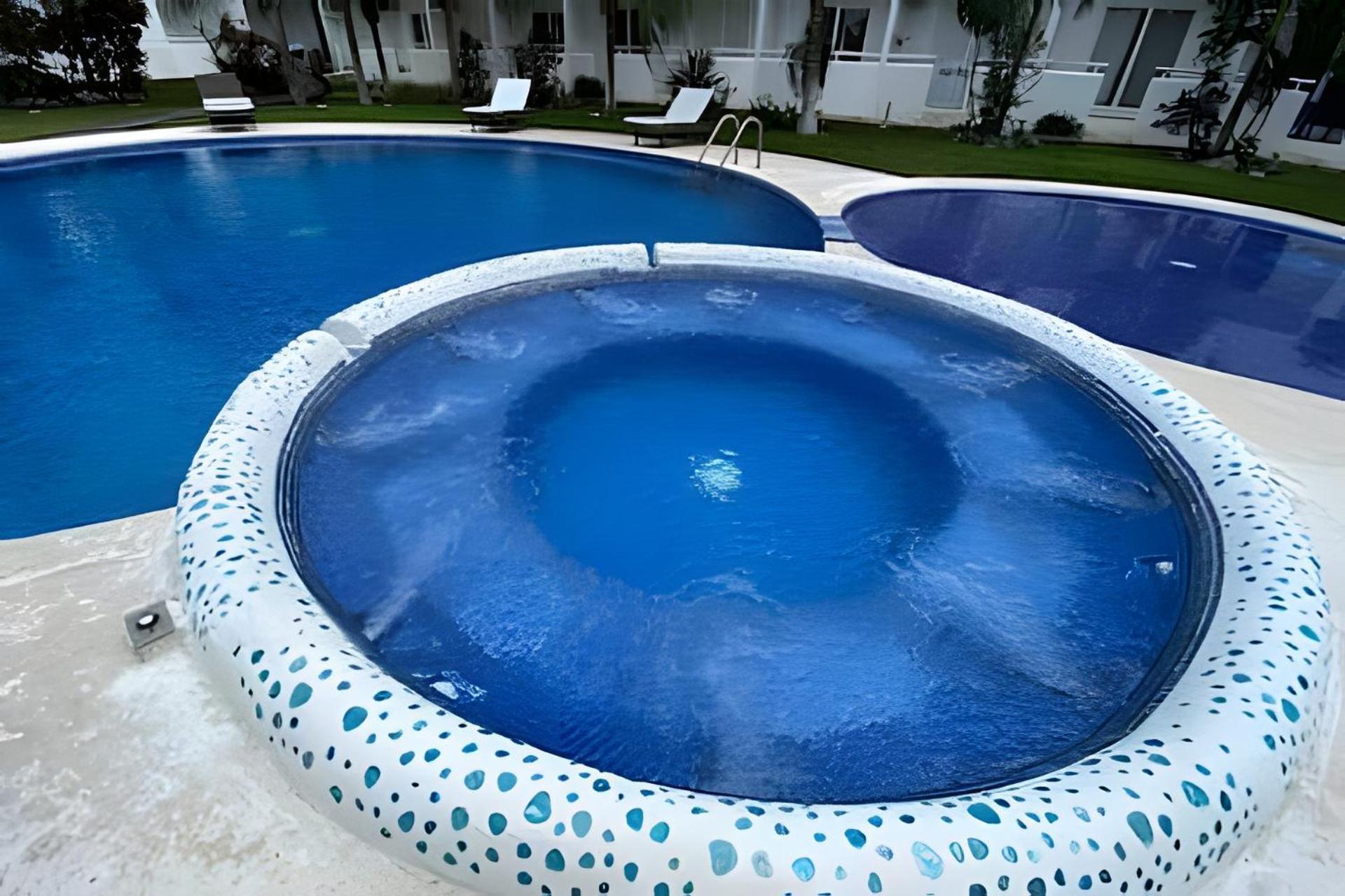 Minimalist With Pool And Free Scooter Apartment *