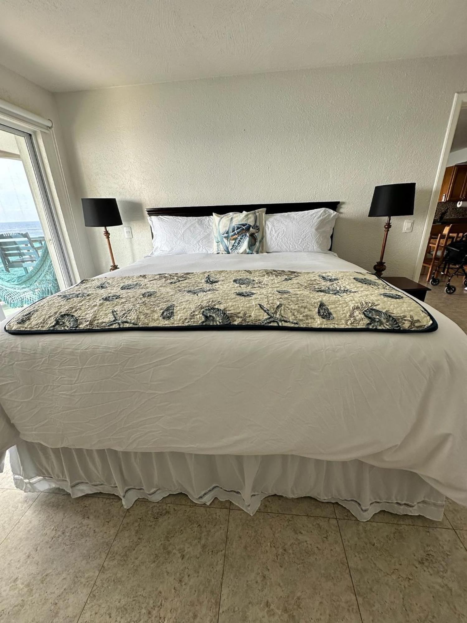 Apartamento The Queen Of Coastal Crown Ocean Front Sleeps 4