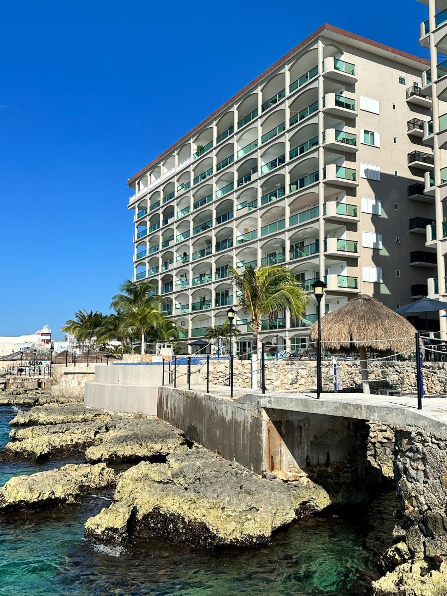 Apartamento The Queen Of Coastal Crown Ocean Front Sleeps 4 Cozumel