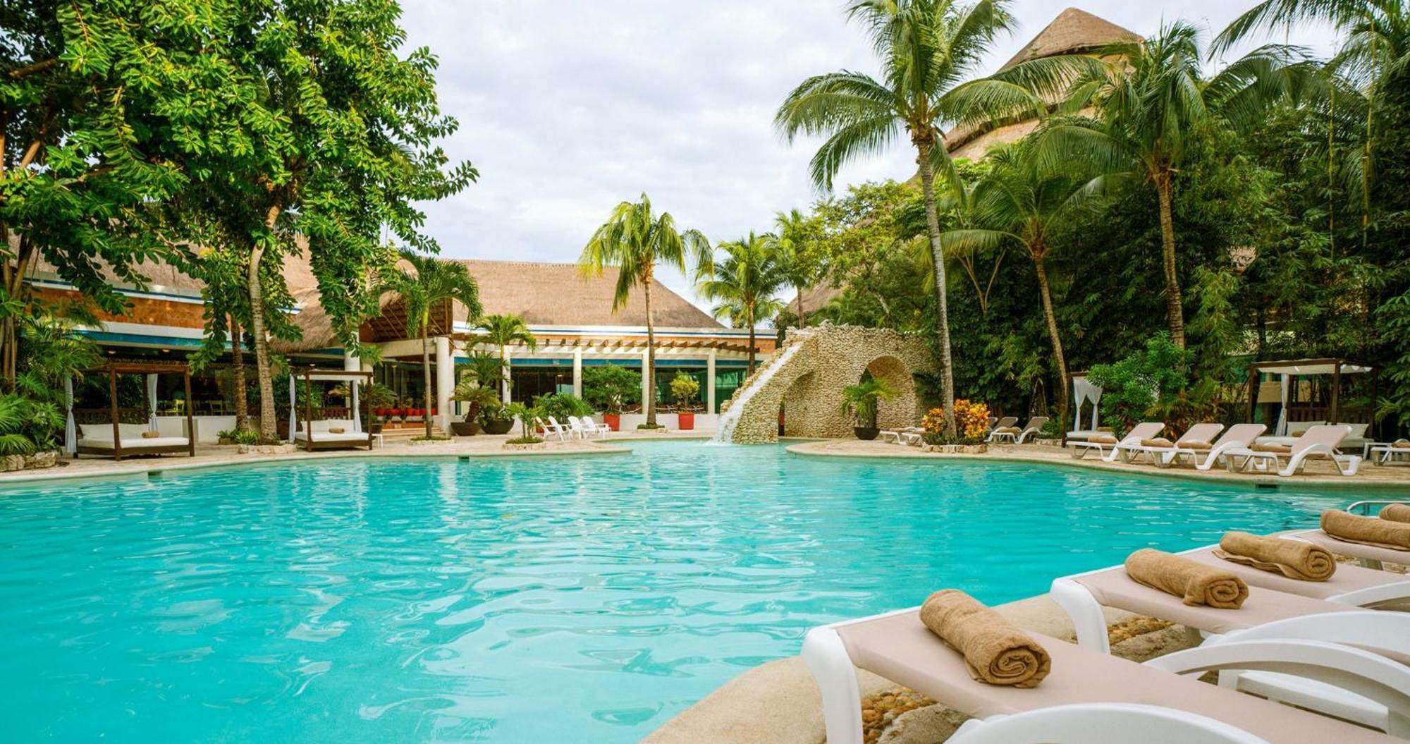 Khu nghỉ mát Grand Park Royal