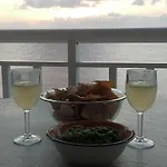Oceanfront Luxury -4-King Suites Dive Pick Ups-Walk To Dining & Shops