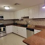 Oceanfront Luxury -4-King Suites Dive Pick Ups-Walk To Dining & Shops