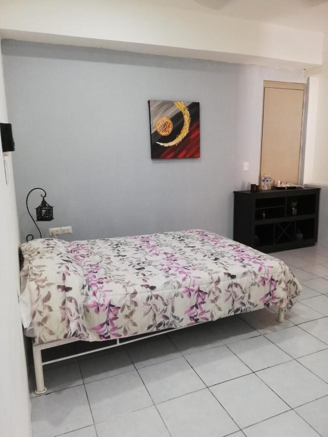 Apartamento Planta Baja, A Pie De Calle Con Aire Acondicionado Apartment *