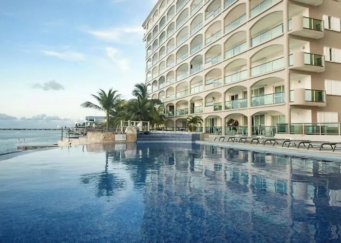 Oceanfront Luxury -4-King Suites Dive Pick Ups-Walk To Dining & Shops