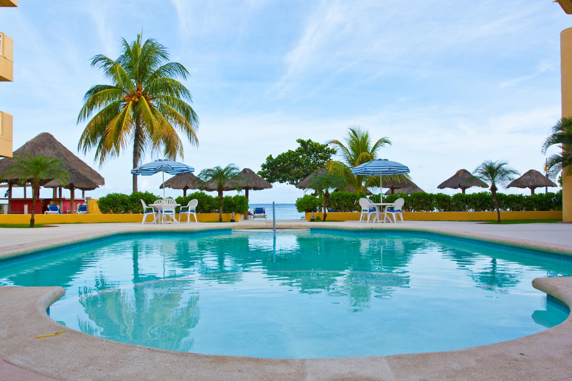 Khách sạn Playa Azul