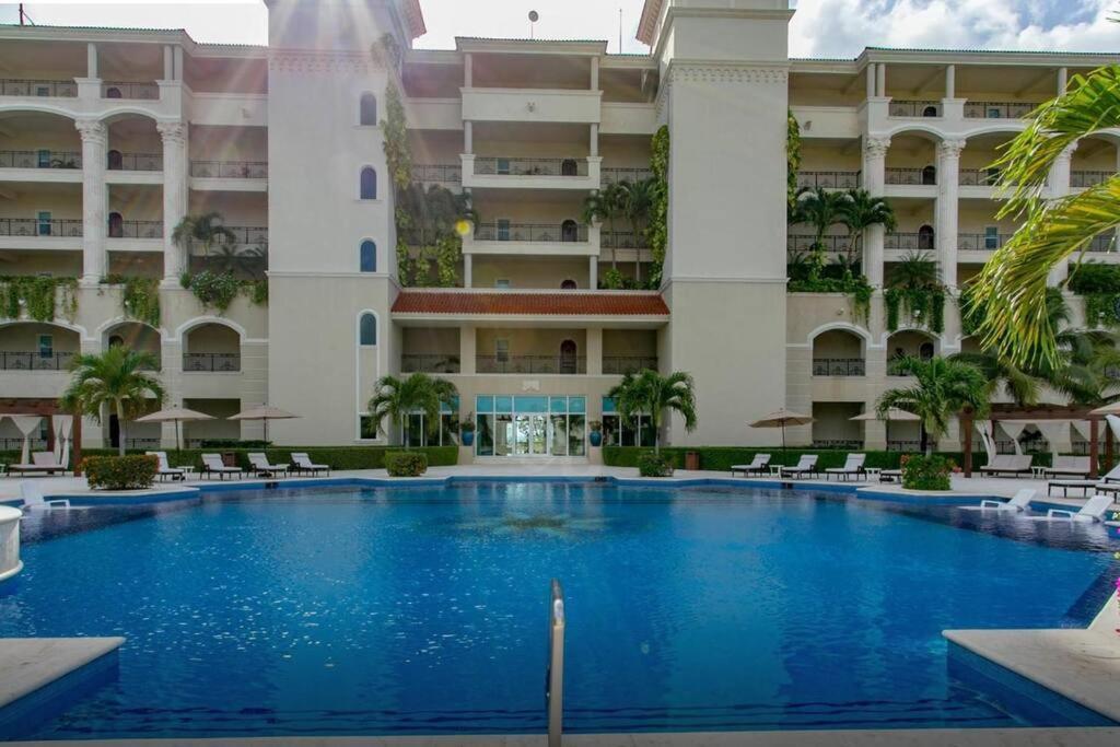 Landmark Apartment *