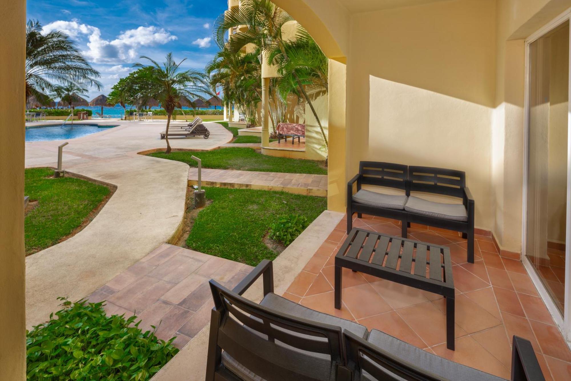 Khách sạn Playa Azul 4*