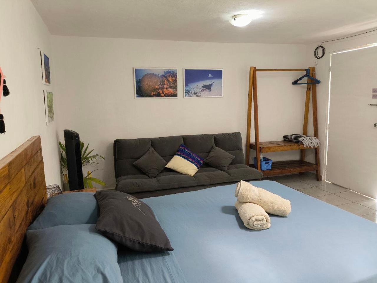 Apartment Comfy Yaxkin On Downtown, 3 Block Away From Sea And Sunsets *