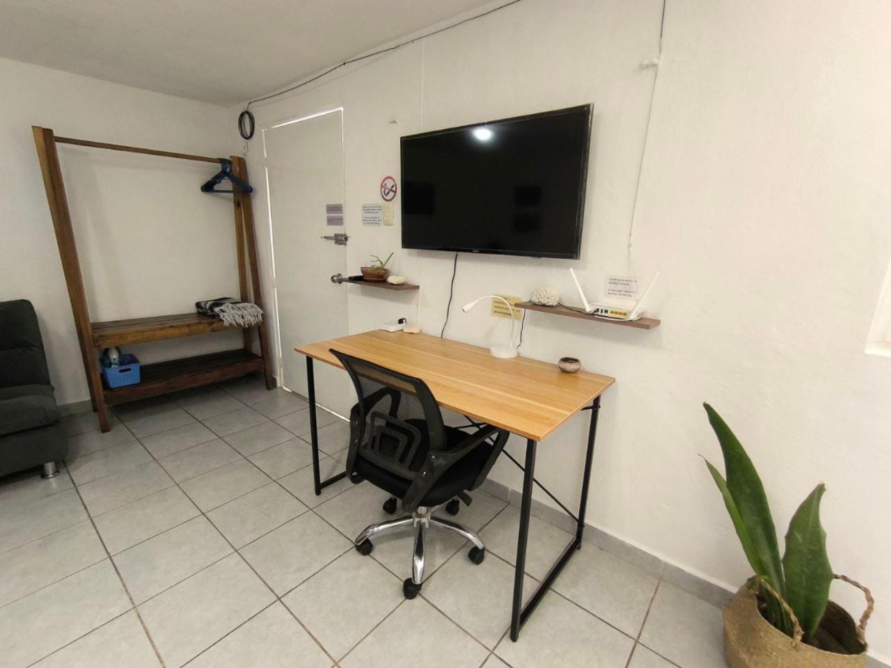 Apartment Comfy Yaxkin On Downtown, 3 Block Away From Sea And Sunsets *