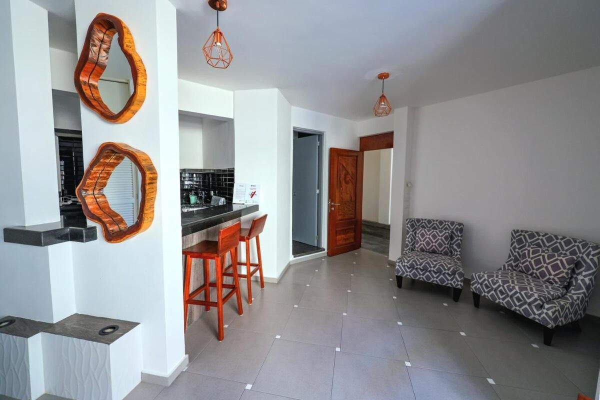 With Terrace Downtown Apartment *
