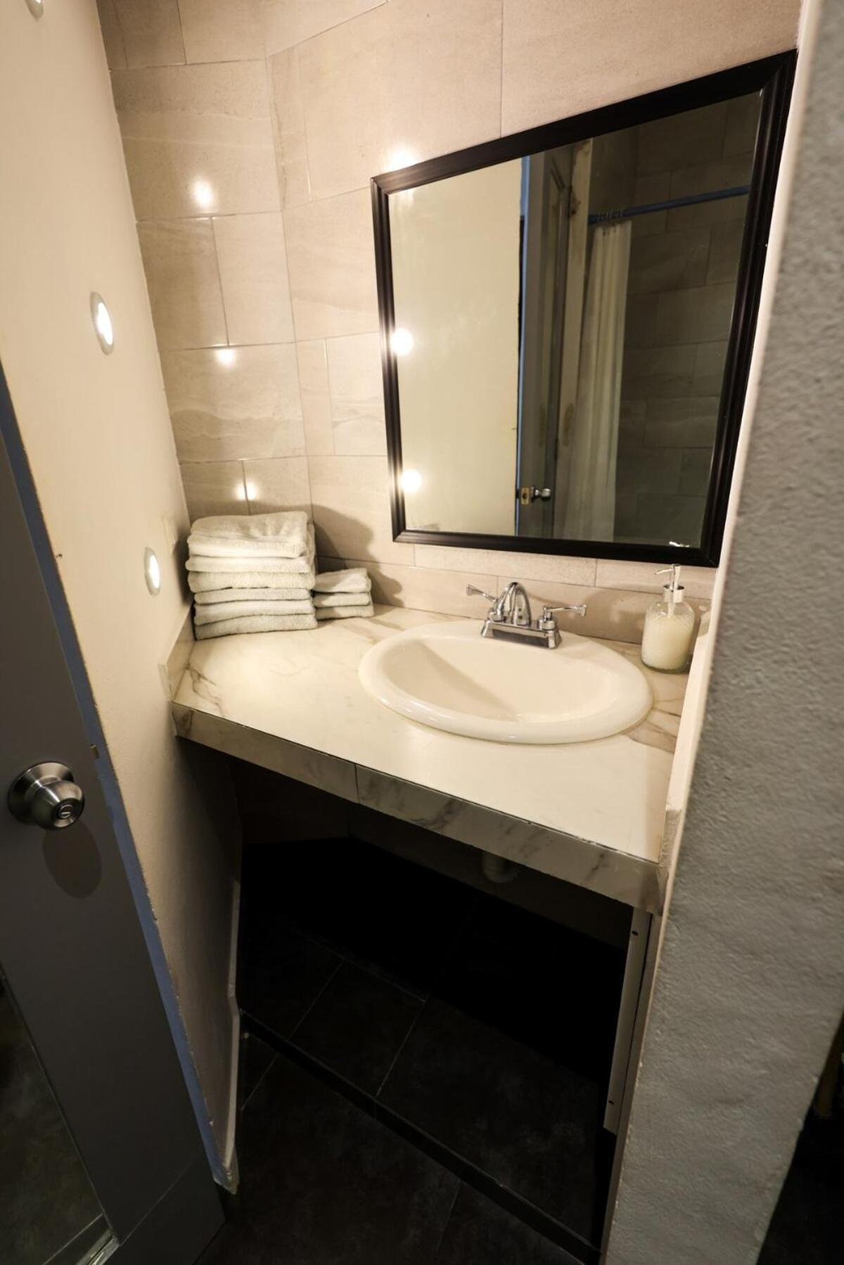 With Terrace Downtown Apartment *
