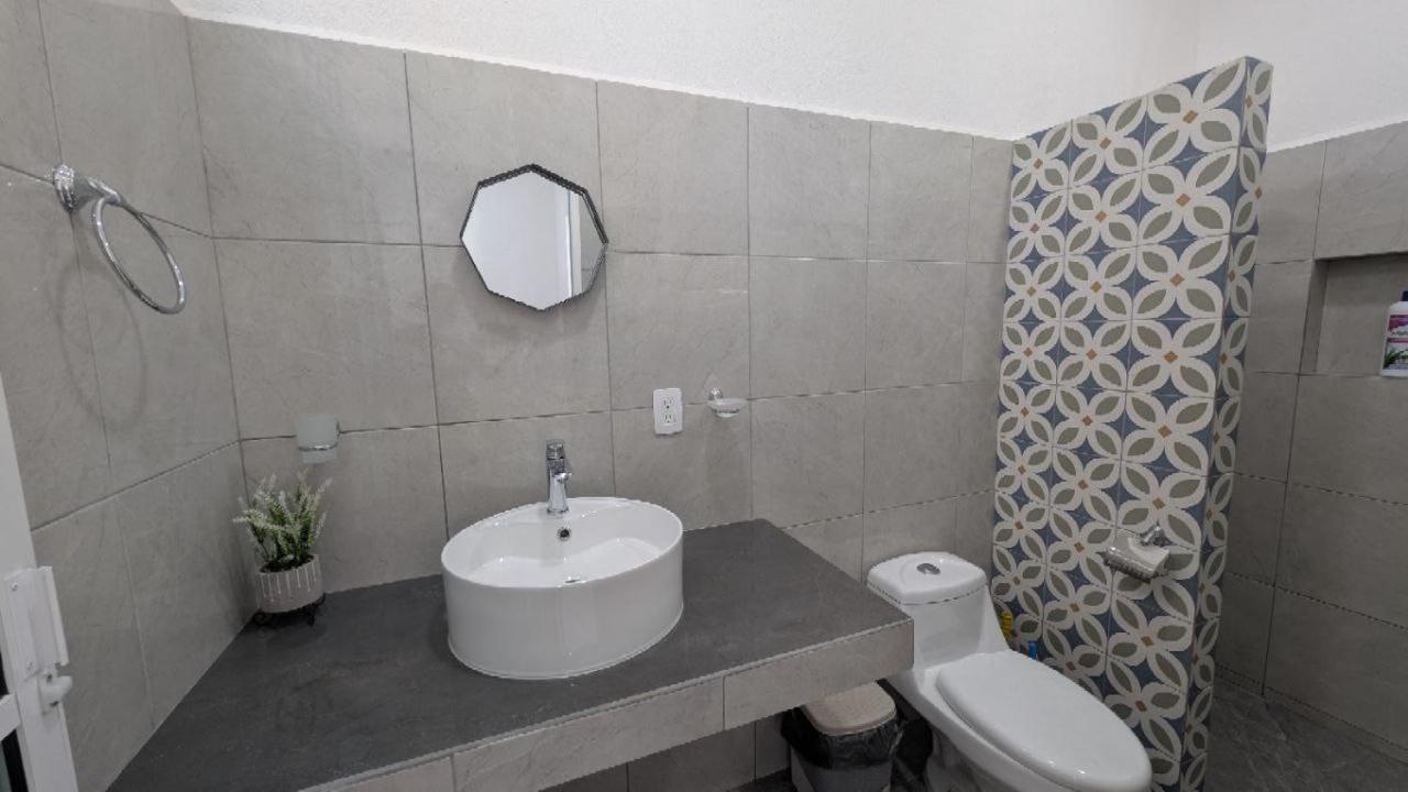 - Av 25 *