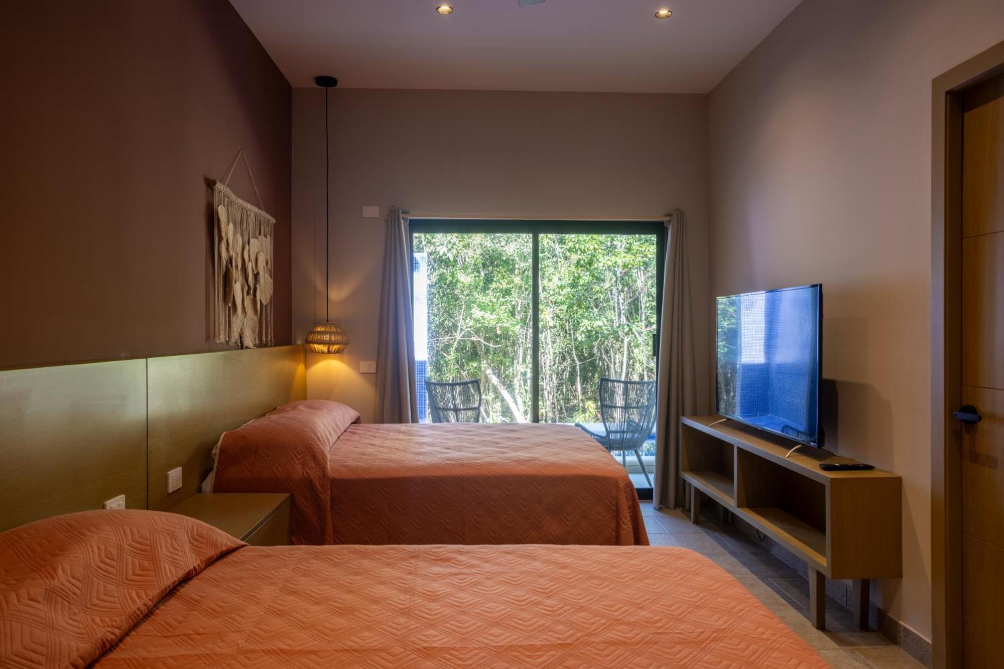 Villa Kiin Ha - Luxurious 5-br With Swim-up Pool