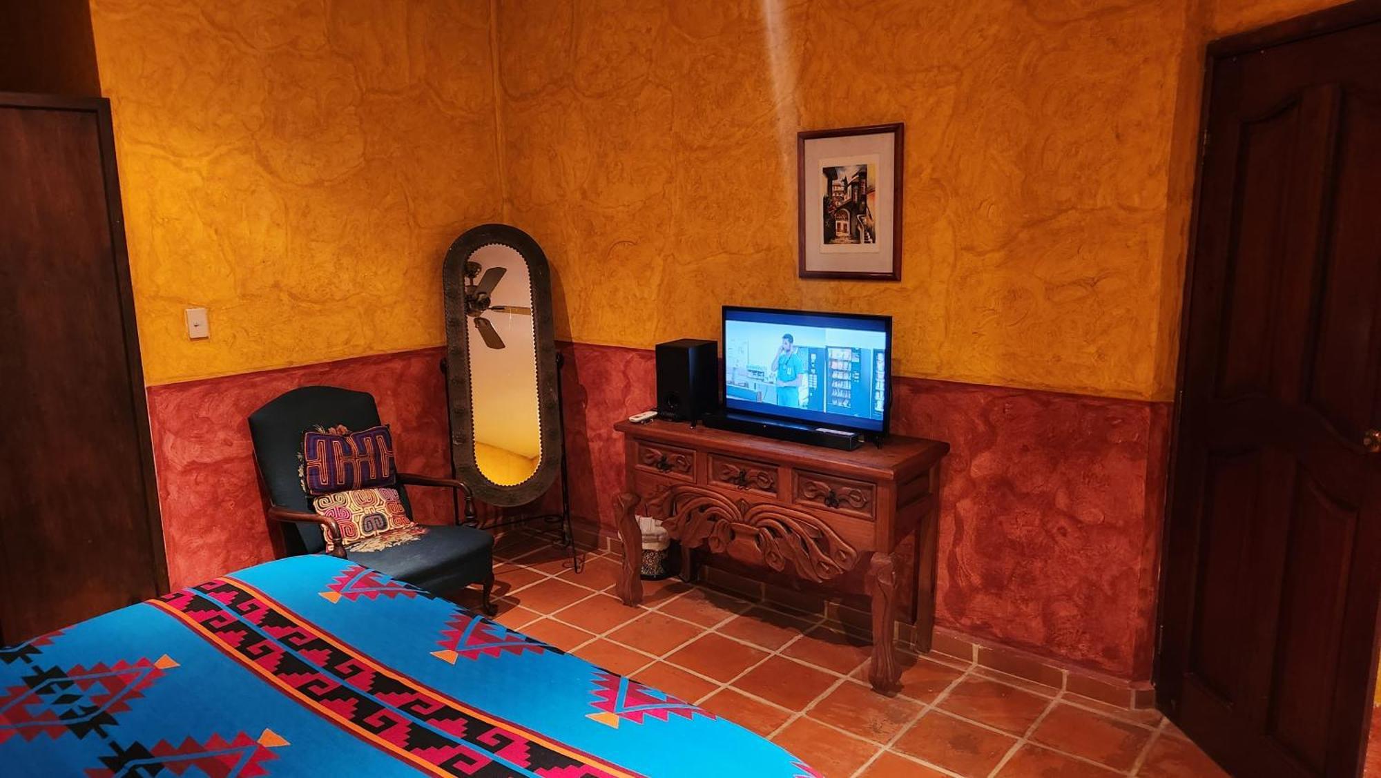 Casa Colonial, Indigo *