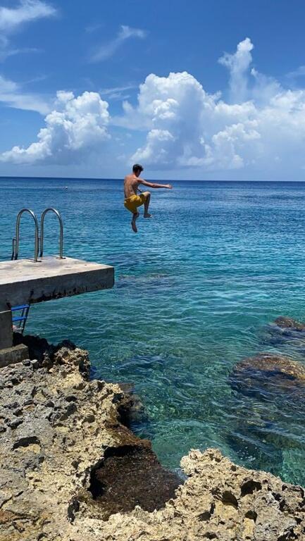 Oceanfront Luxury -4-king Dive Pick Ups-walk To Dining & Shops