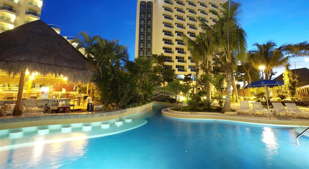 Grand Park Royal