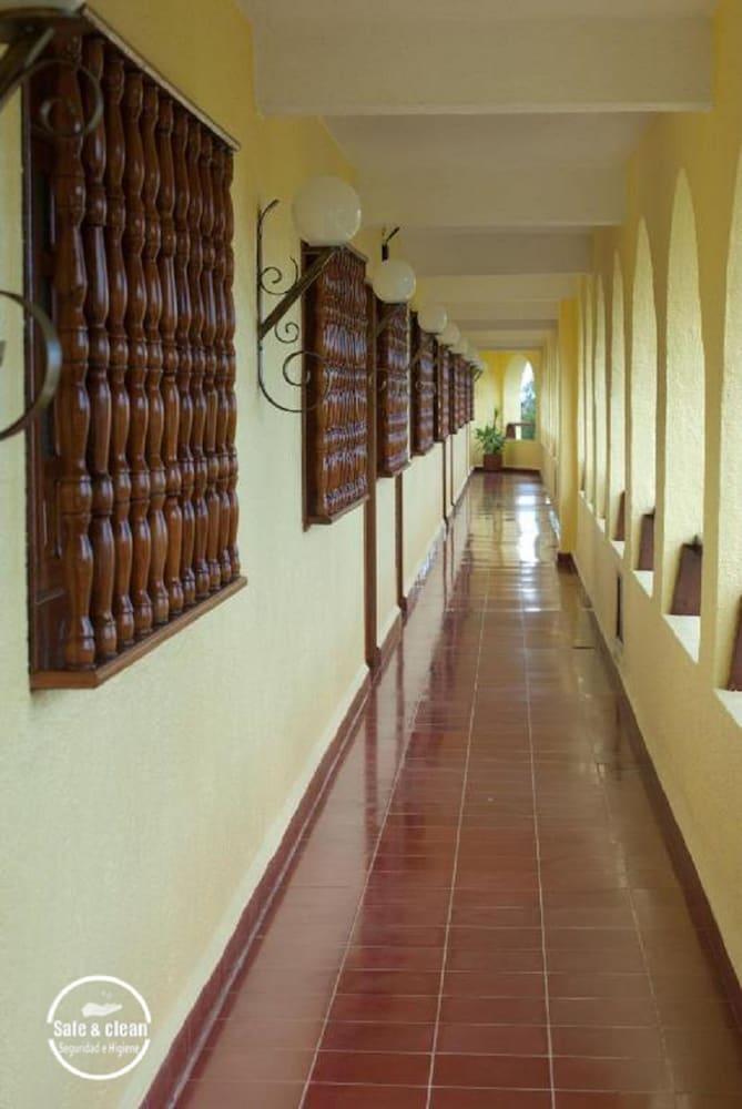 Colonial Khách sạn 3*