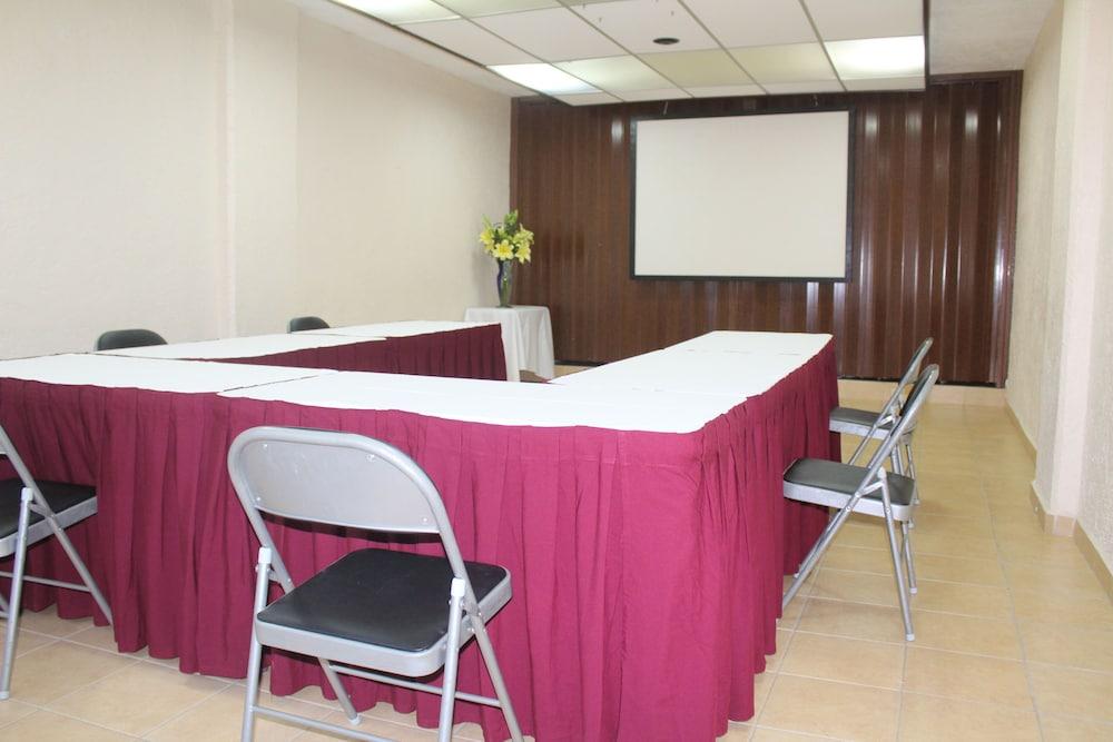 Khách sạn Colonial 3*