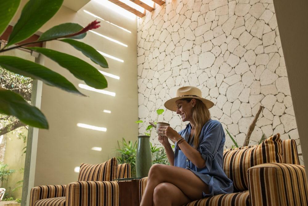 Khách sạn Colonial 3*