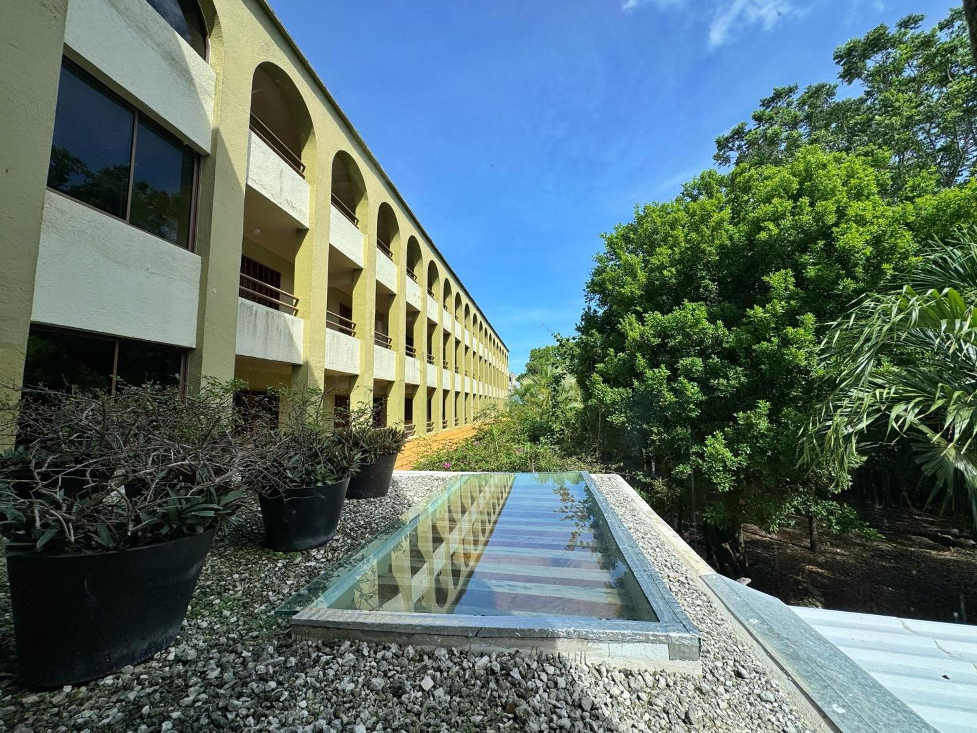 Khách sạn Colonial Cozumel